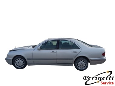 RICAMBI AUTO MERCEDE BENZ W210 E270...