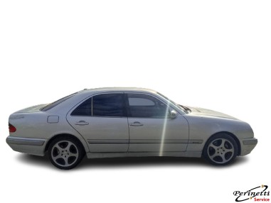 RICAMBI AUTO MERCEDES BENZ E220 CDI...